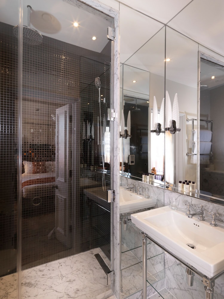 Residence, Town House, King Bed, The Athenaeum Hotel & Residences 2/2