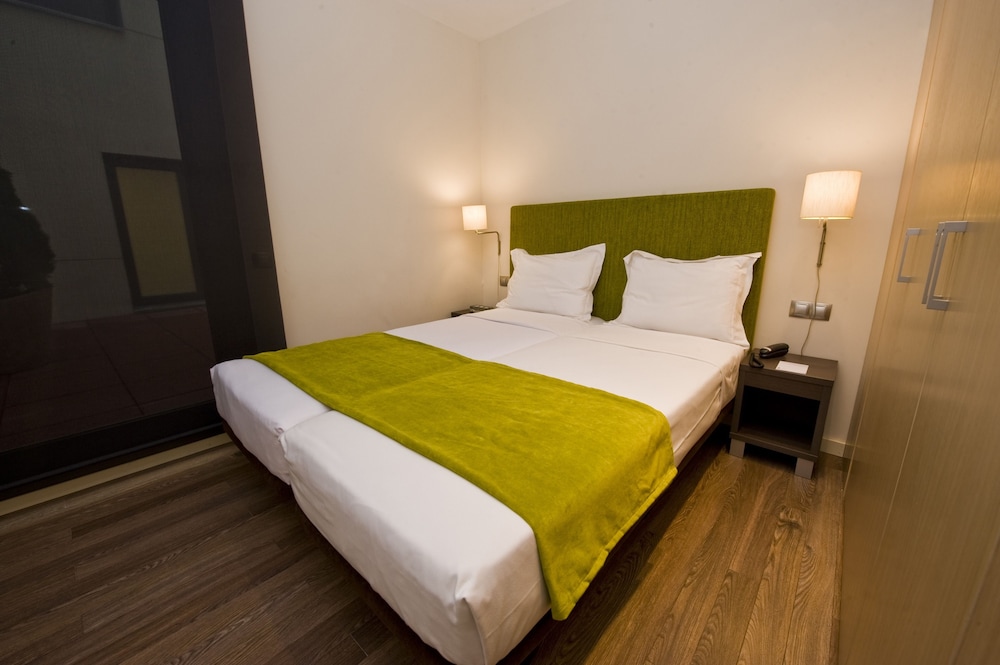 Casp74 Apartments 12/69