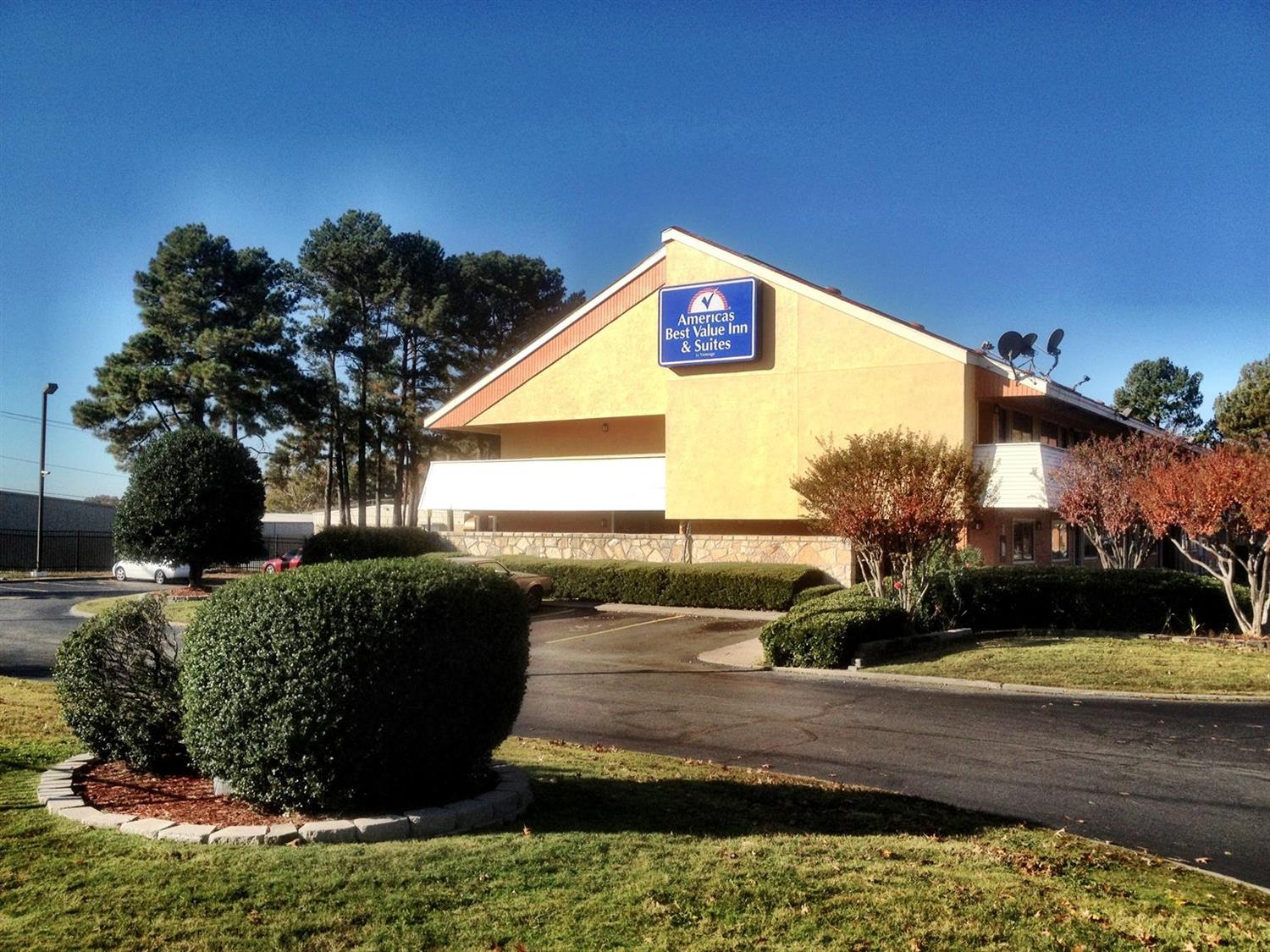 Americas Best Value Inn & Suites Little Rock at Scott Hamilton Dr 17/20