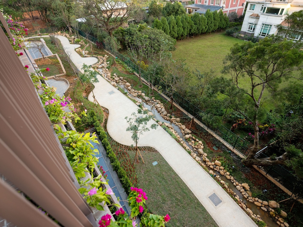 Fame Hall Garden Hotel 67/72