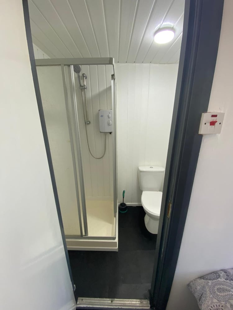 Honley Hotel 29/30