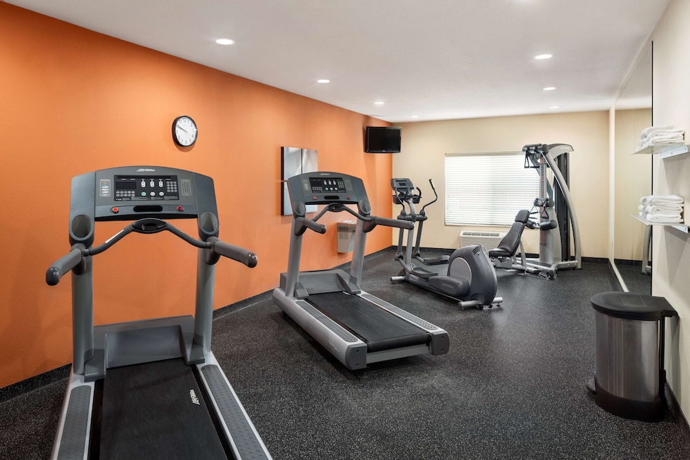 Country Inn and Suites by Radisson St Peters MO 14/26