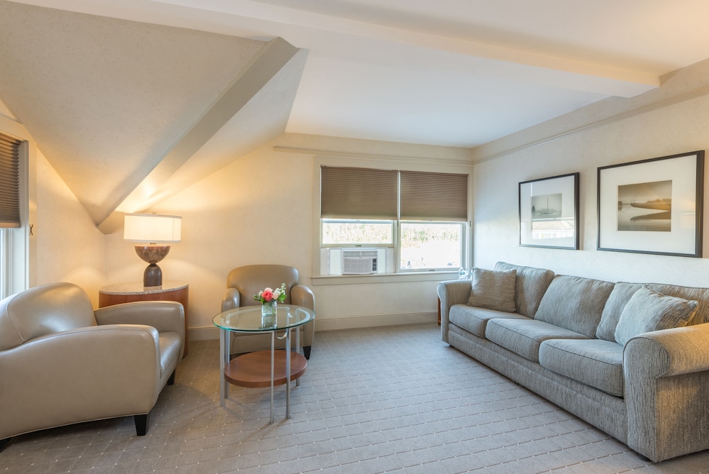 The Breakwater Inn and Spa 24/47