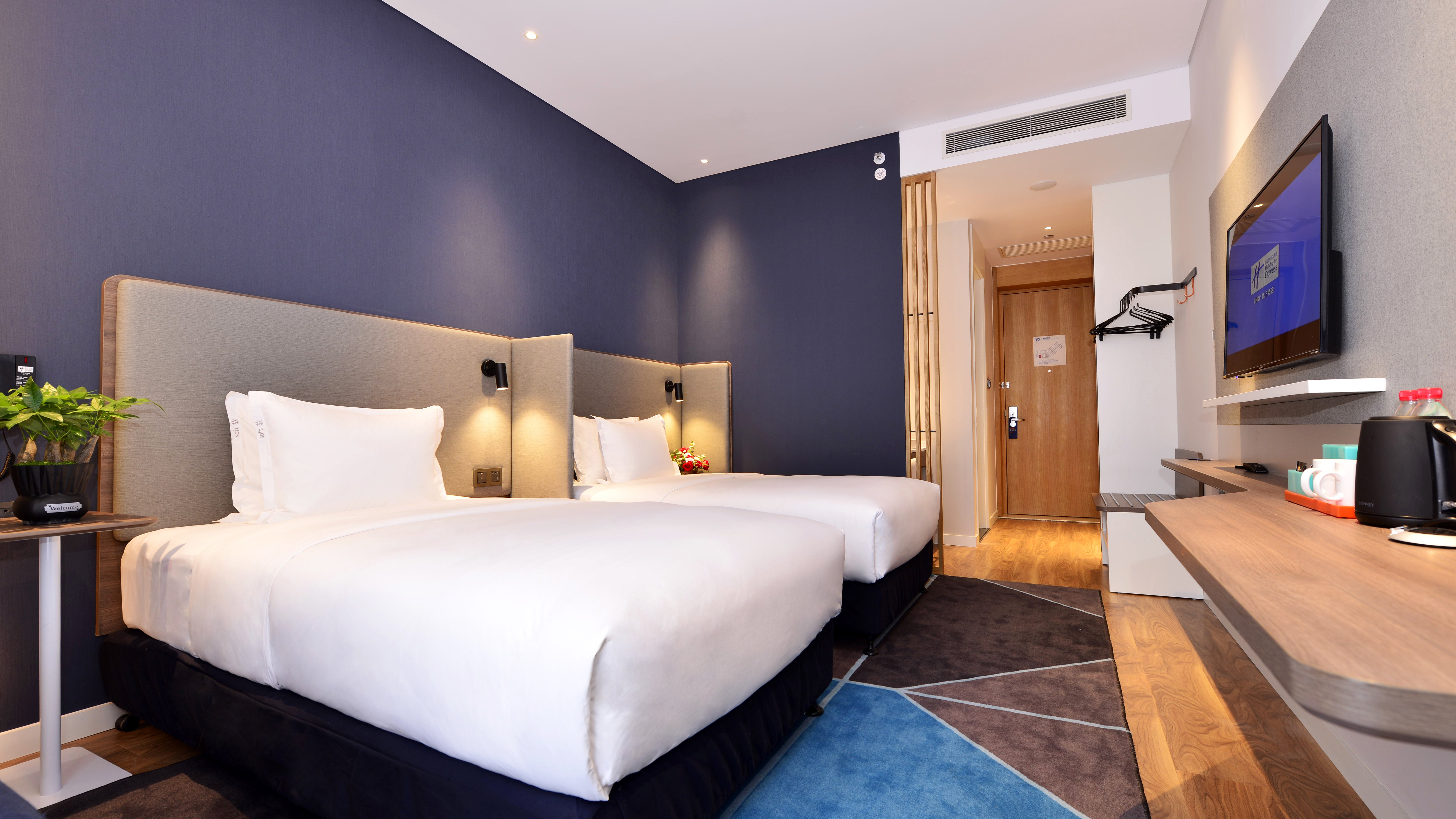 Holiday Inn Express Luanchuan 7/27