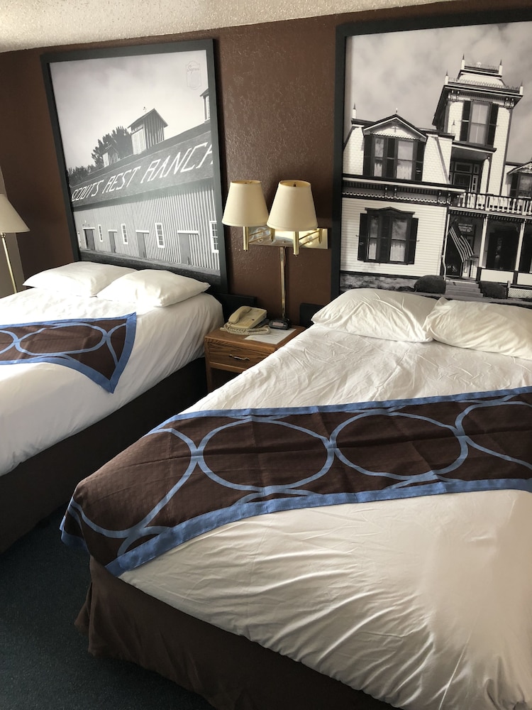 Super 8 by Wyndham North Platte 26/37