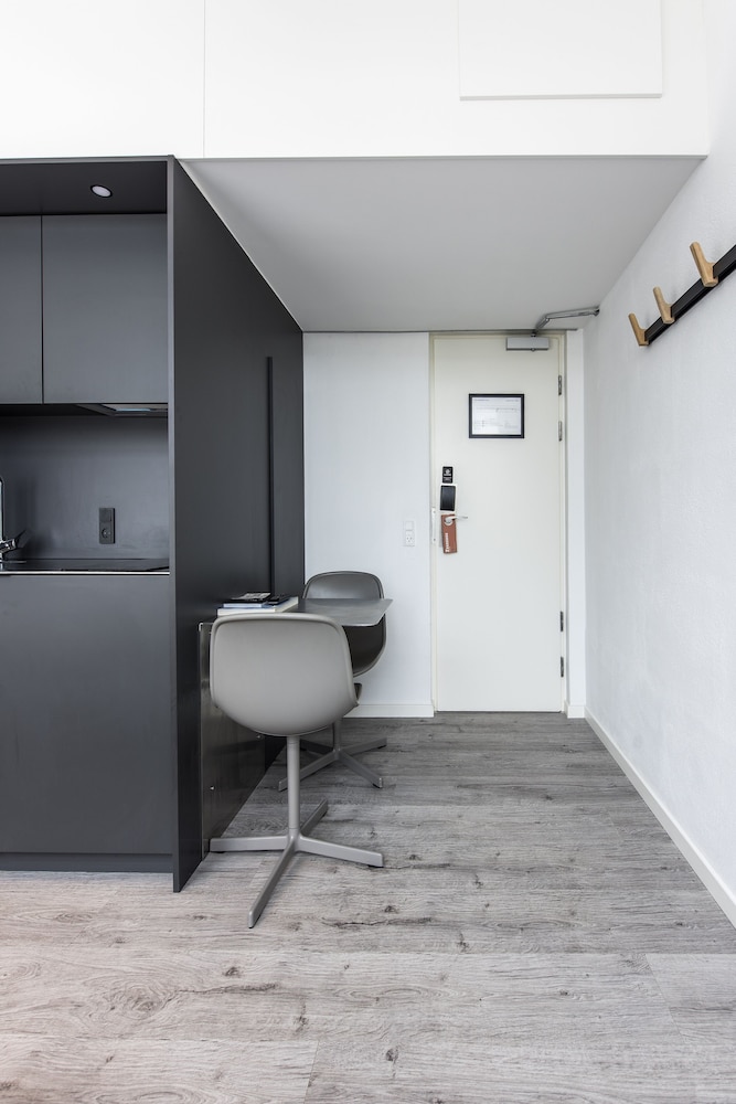 CPH STUDIO HOTEL 65/82