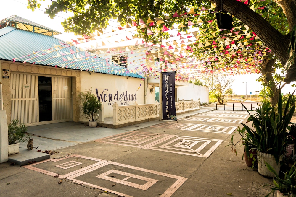 Wonderland Party Hostel 47/51