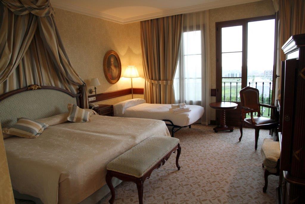 Room, King Bed, with Extra Bed
