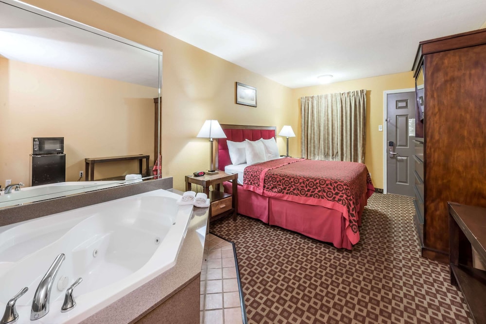 Days Inn by Wyndham Sulphur LA 32/58
