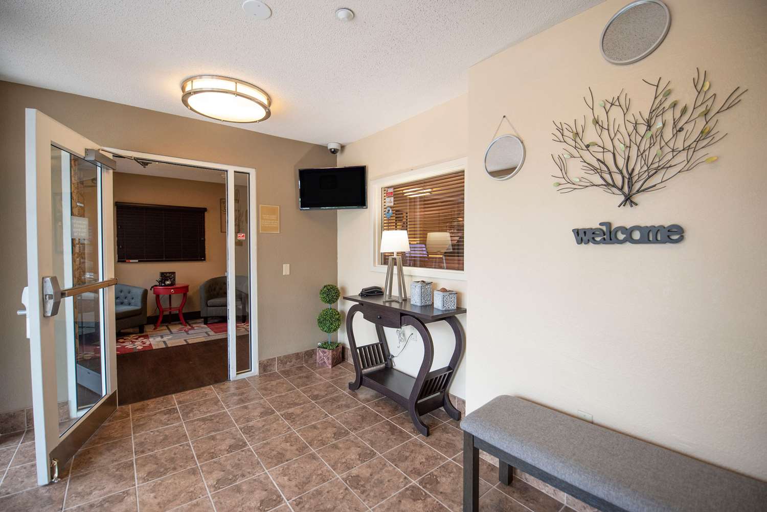 Sonesta Simply Suites Chicago Naperville 7/8