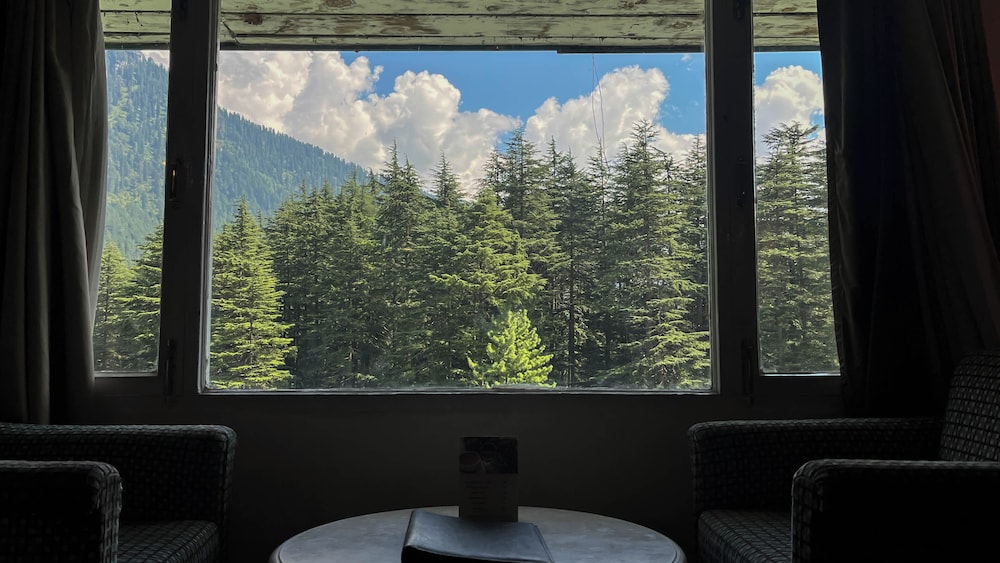 Golden Tulip Manali 81/92