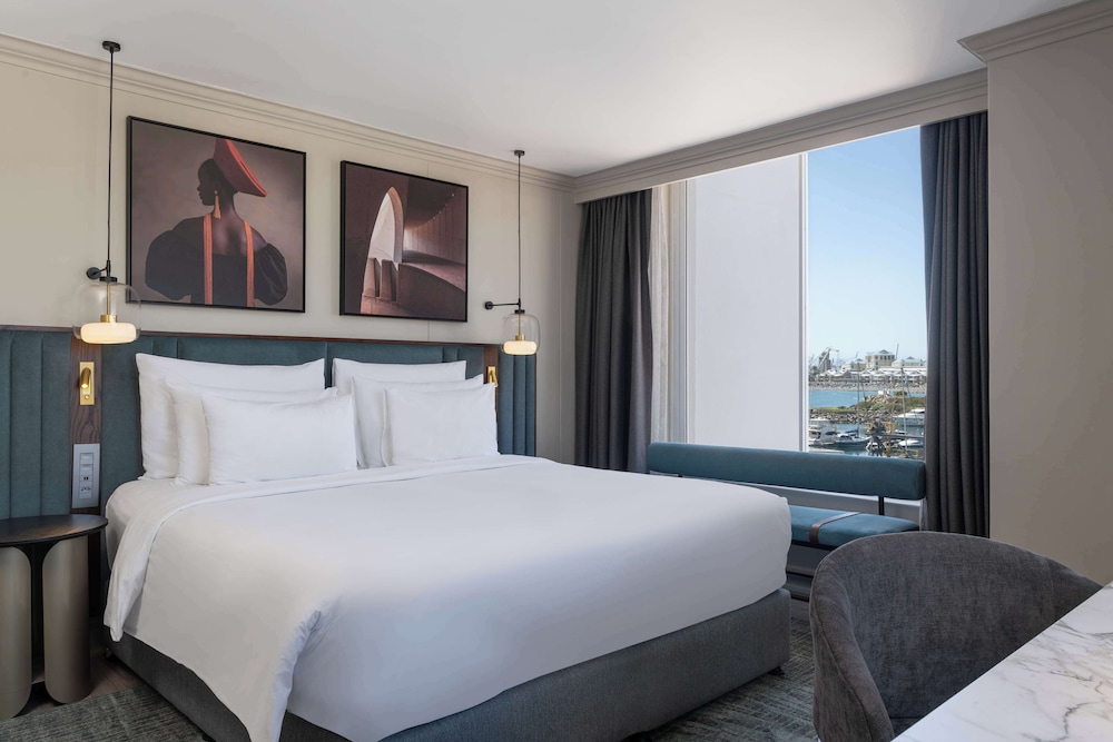 Collection, Superior, King Bed, Marina View