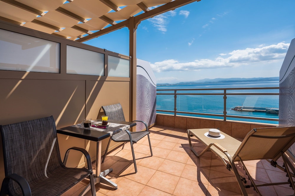 Minos Boutique Hotel 25/50