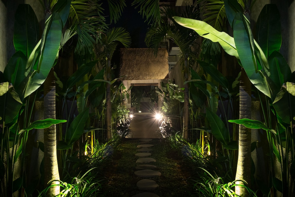The Secret Villas 32/35