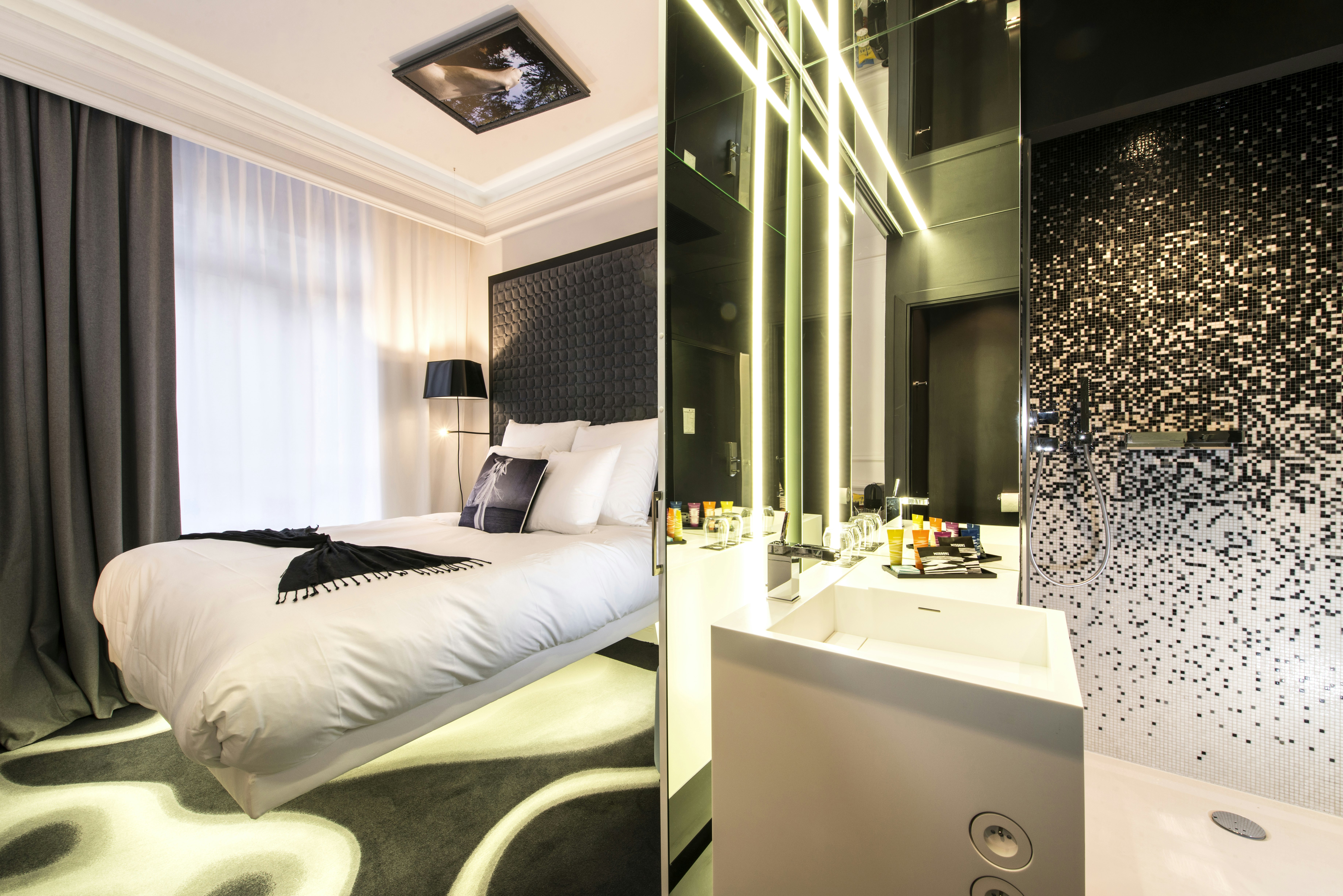 Vertigo Hotel 5/25