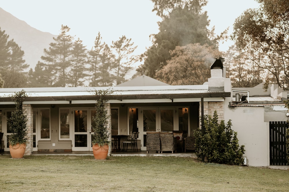 Blue Gum Country Estate 1/89