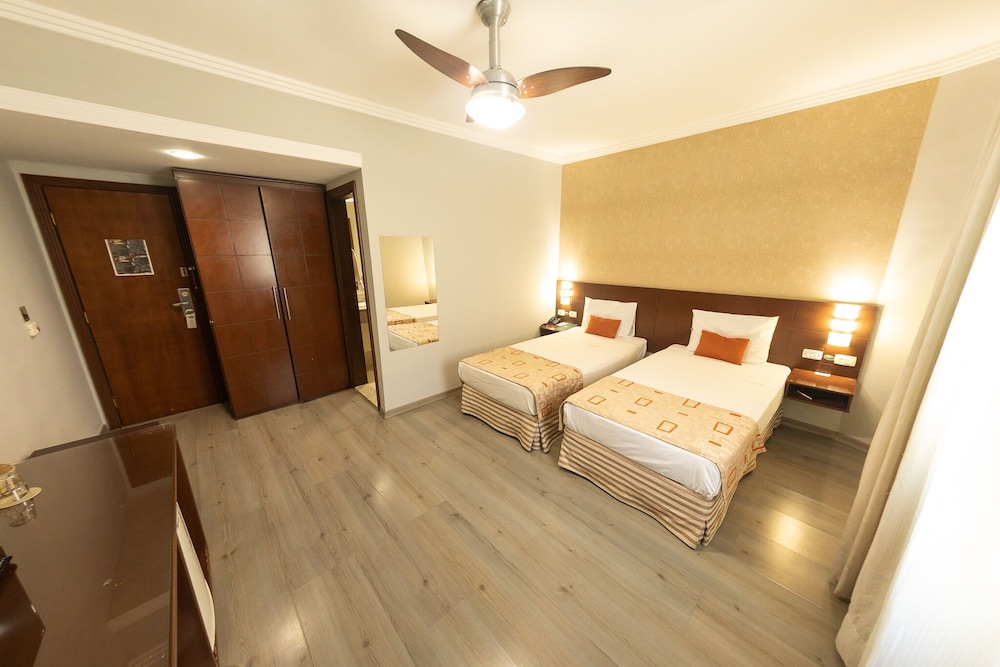 CLASS HOTEL GUAXUPE 12/50