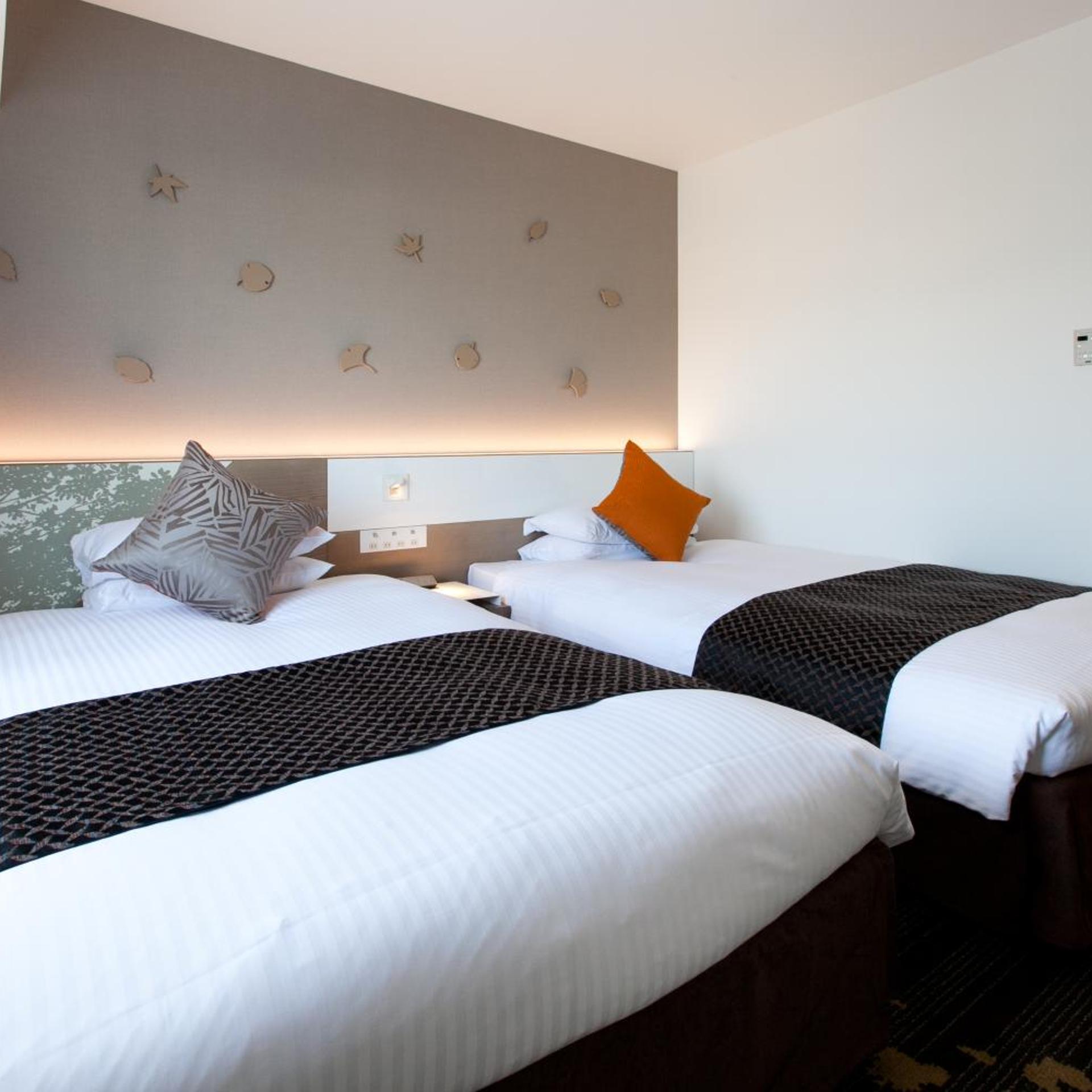 Room, Twin Beds, Smoking