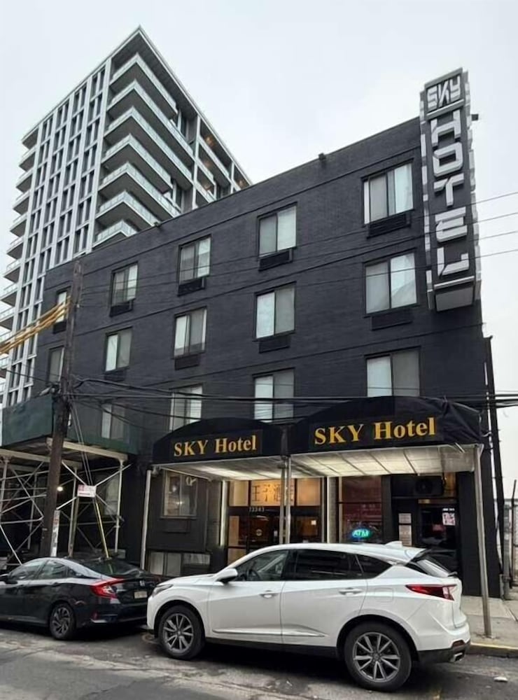 Sky Hotel Flushing/Laguardia Airport 17/20