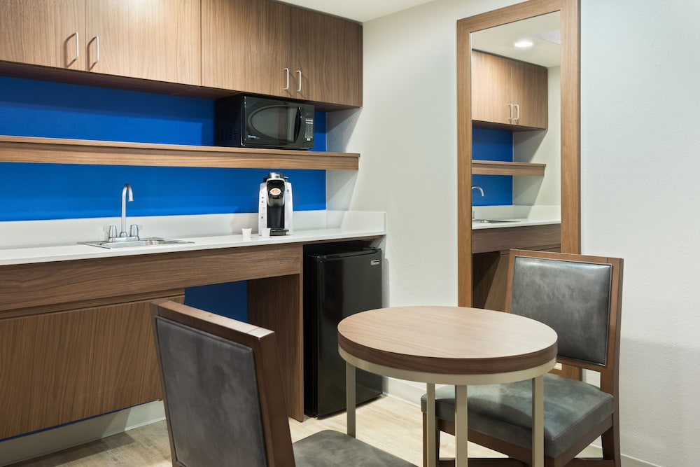 Holiday Inn Express & Suites Nearest Universal Orlando 39/48