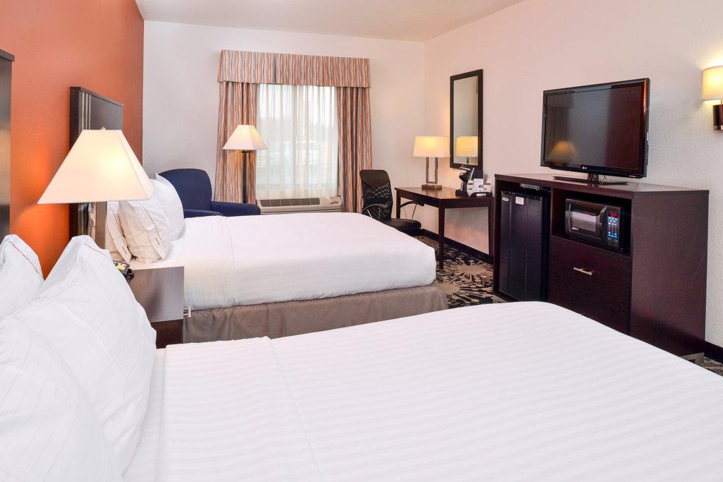 Standard, 2 Queen Beds, Holiday Inn Express Hotel And Suites Greenfield 5/9