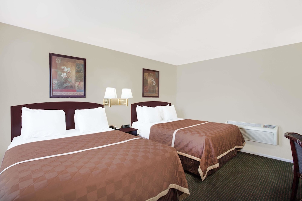 Travelodge By Wyndham Barstow 10/21