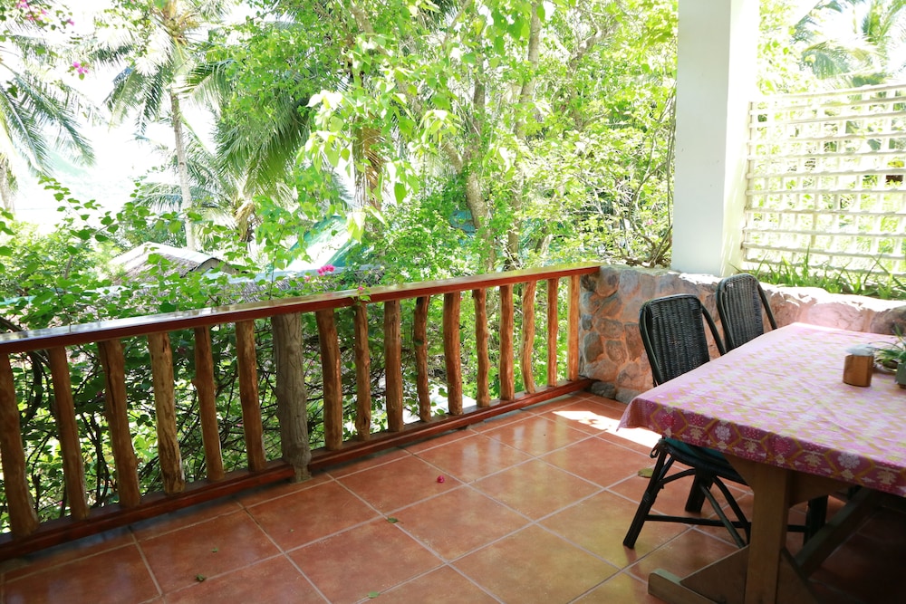 Golden Monkey Cottages 53/75