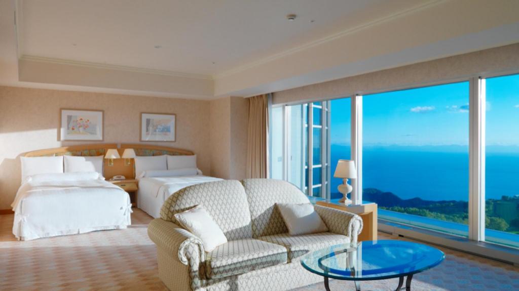 Suite, 2 Double Beds, Sea Side