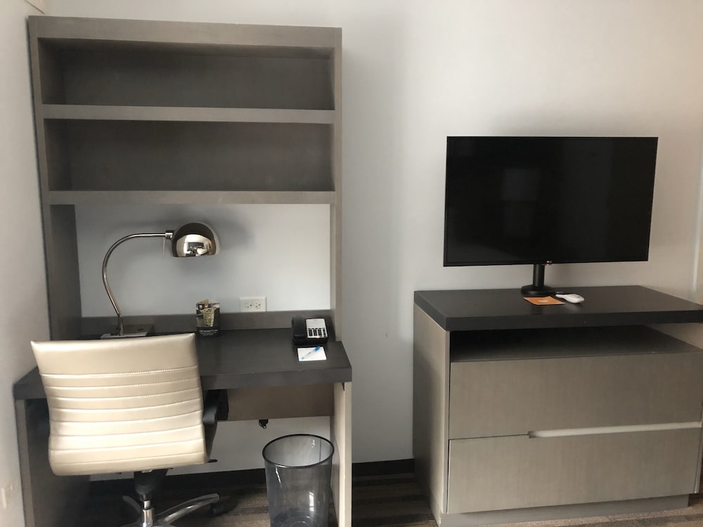 Hyatt House Chicago/Evanston 38/65