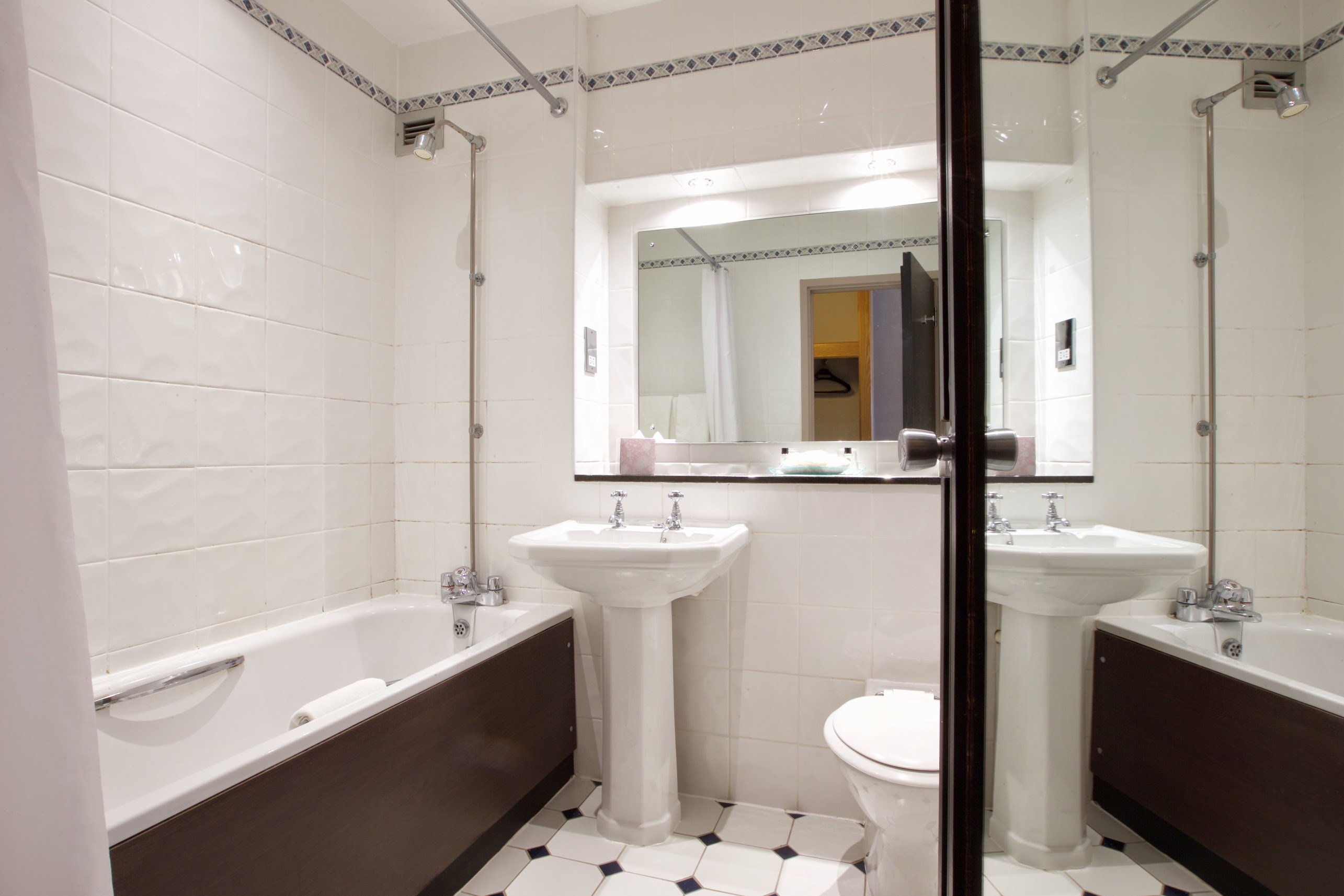 Stourport Manor Hotel 29/30