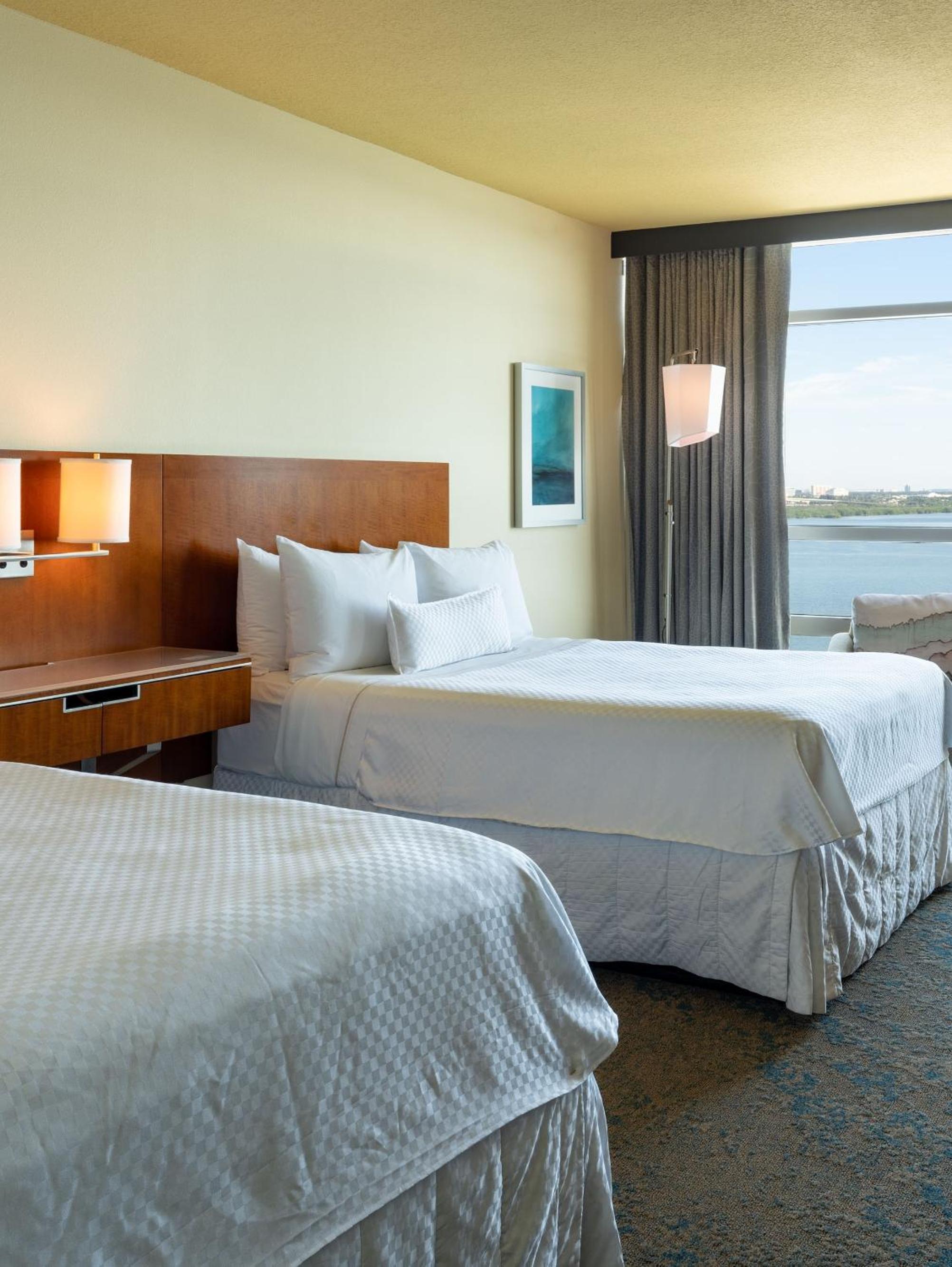 Renovated, 2 Queen Beds, Bay View