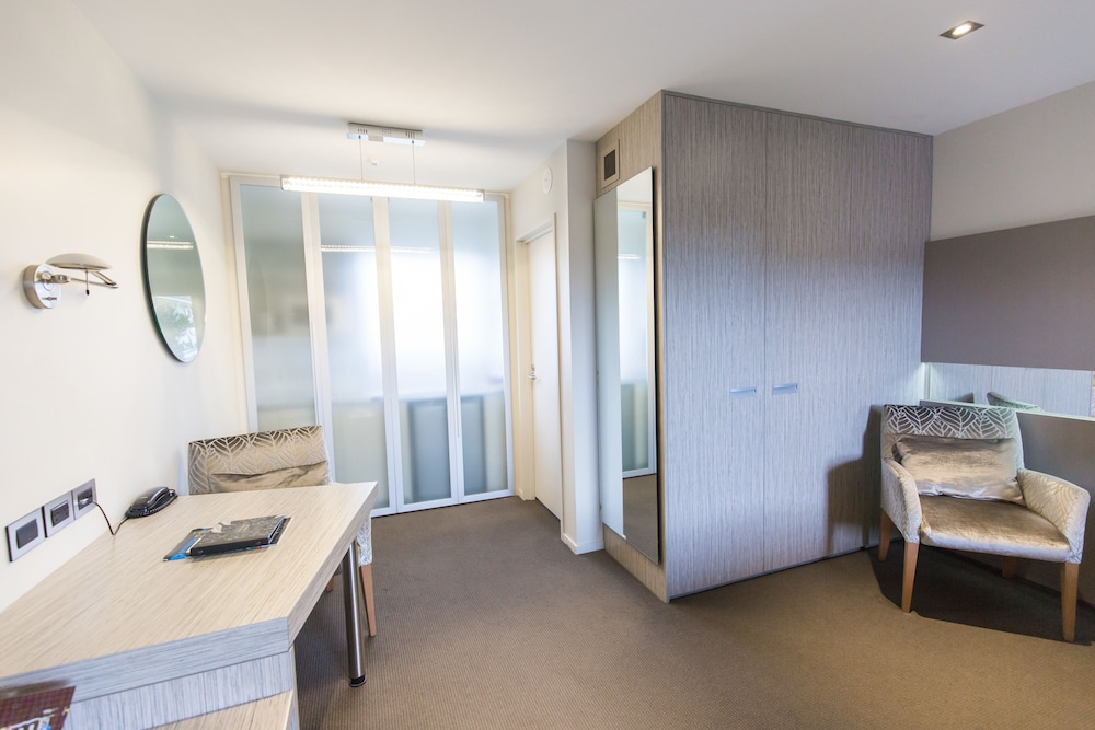 Airport Gateway Motor Lodge 37/58