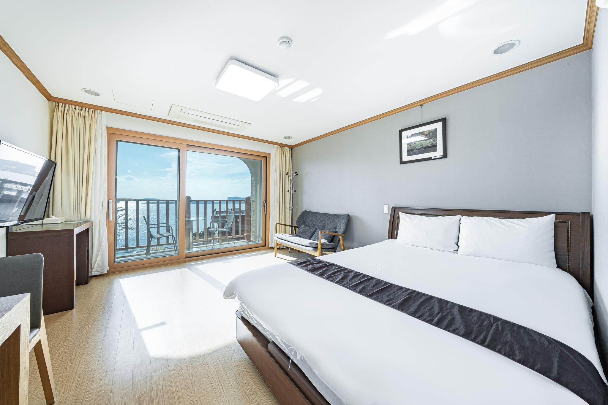 Sky, Deluxe, Double Bed, Terrace, Kitchen