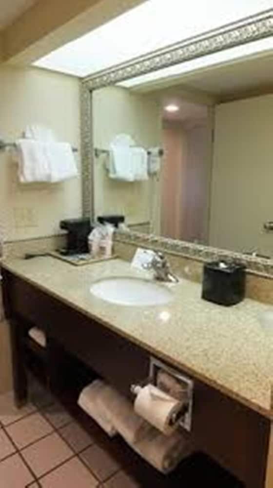 Four Points by Sheraton Greensboro Airport 48/63