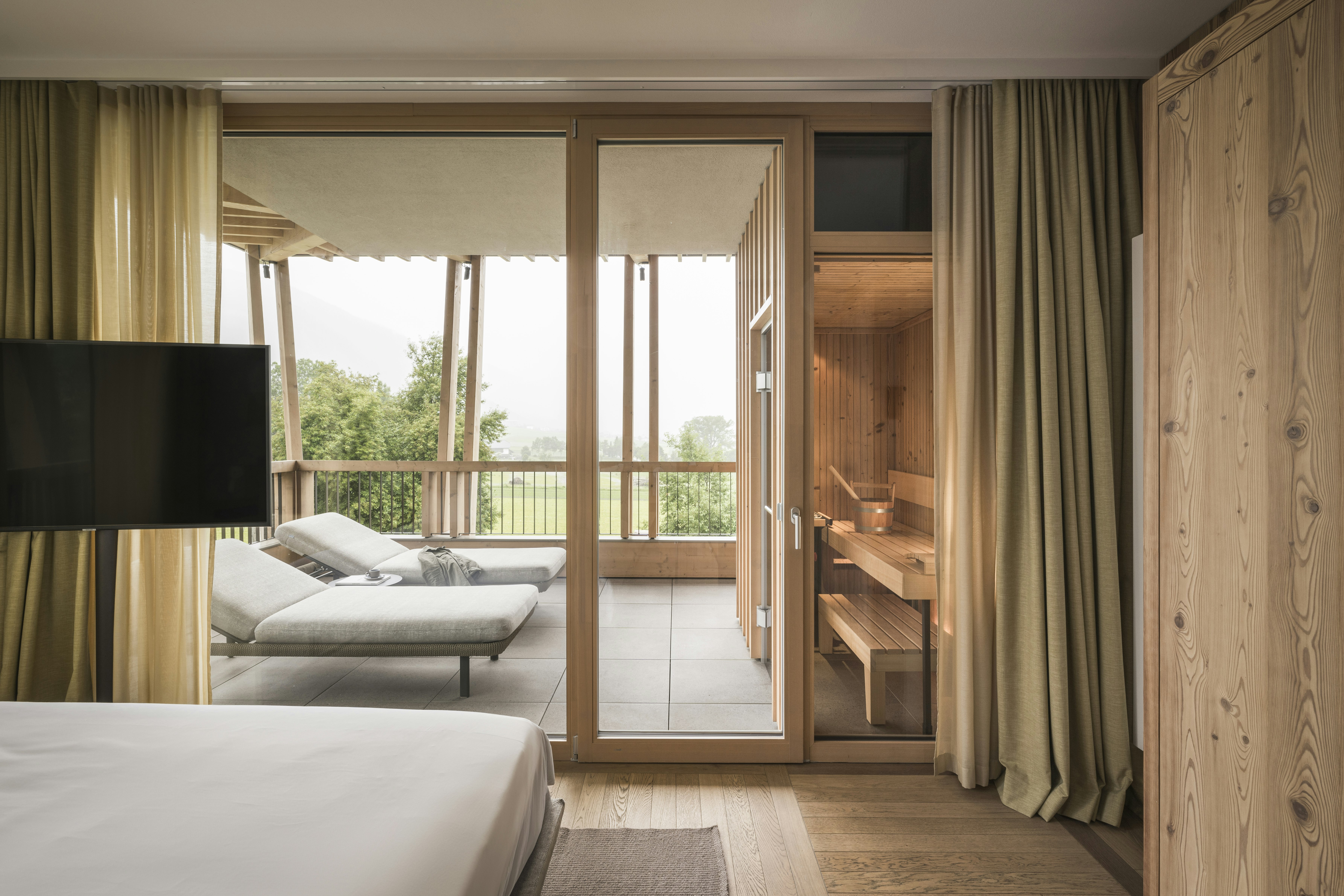 Summit, Suite