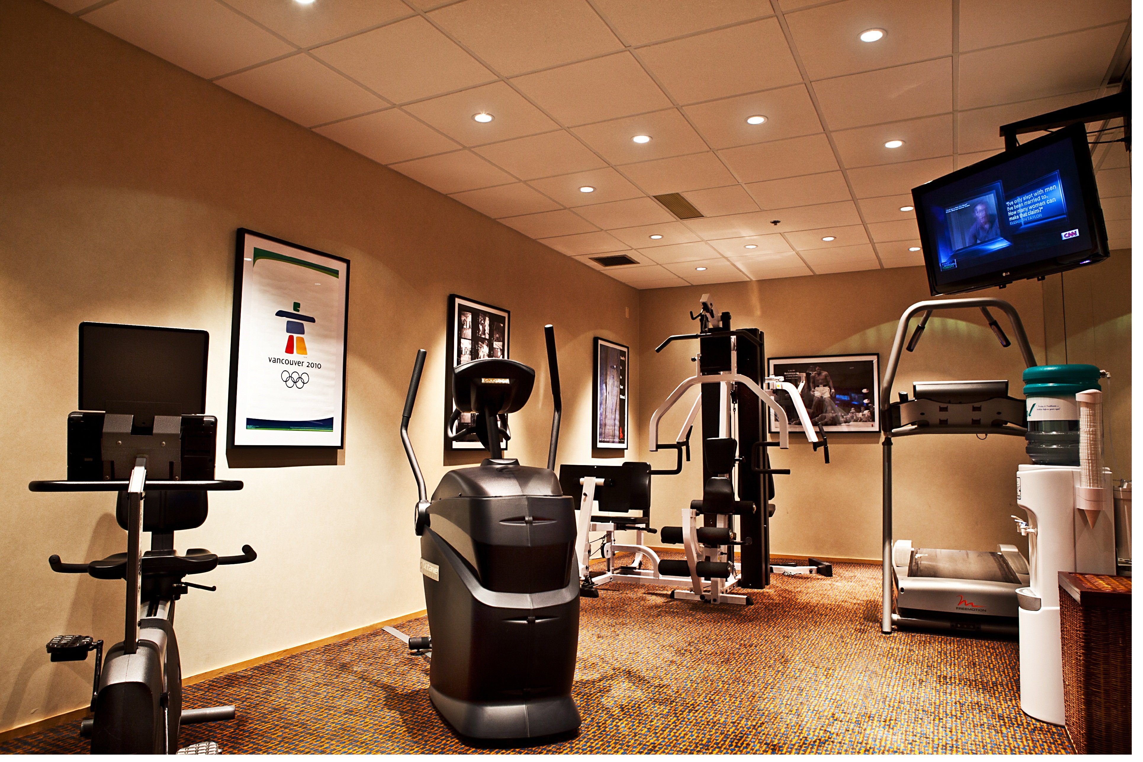 Holiday Inn Express Suites Langley 48/73