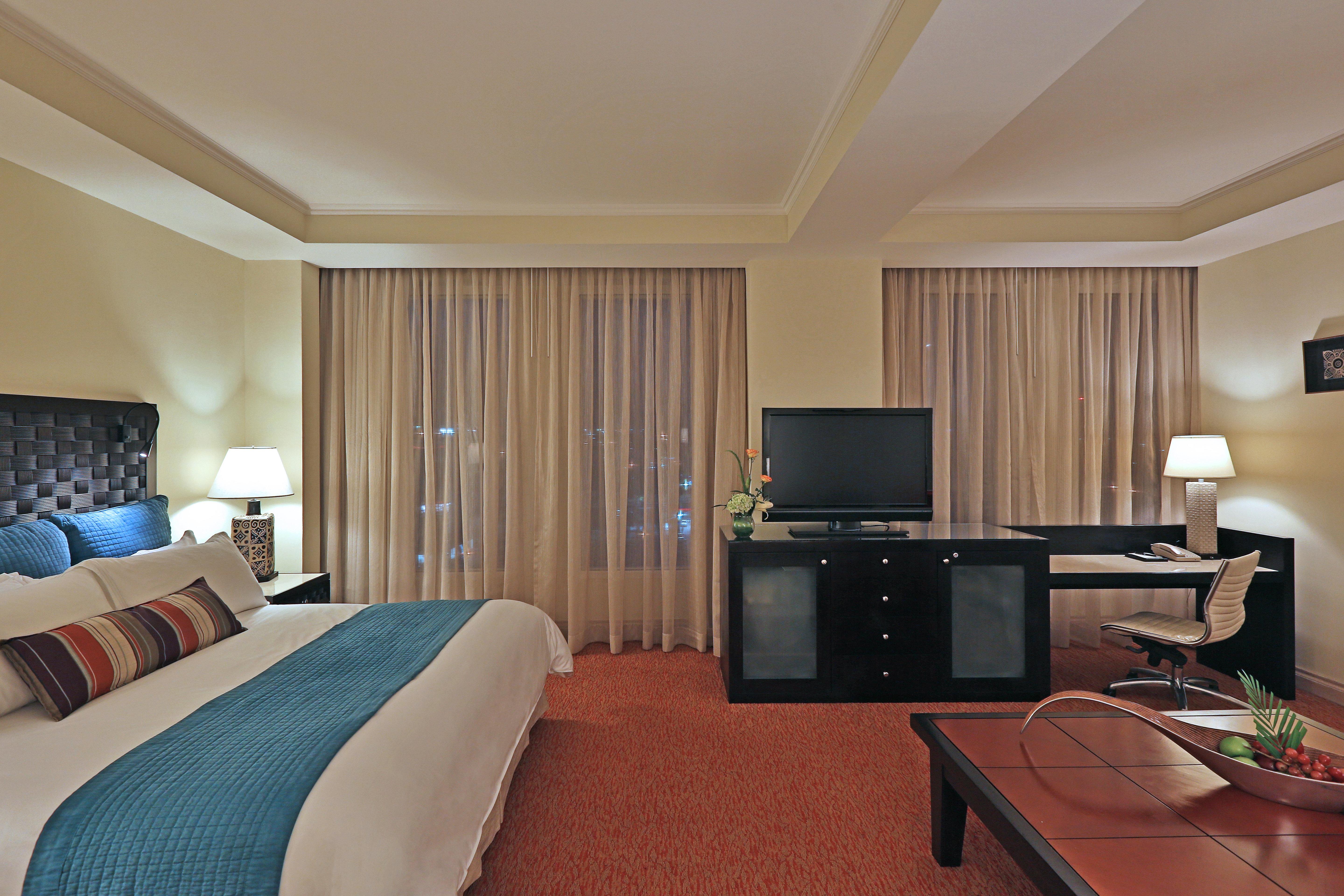 Junior Suite, King Bed, Club Lounge Access