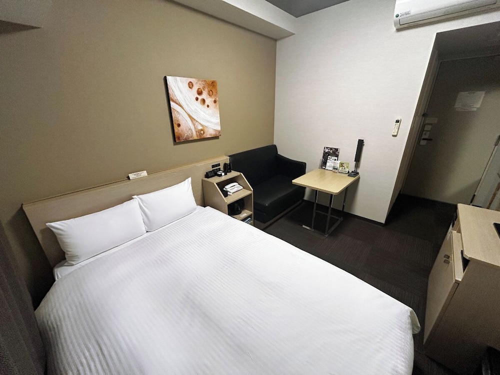 SEMI ROOM, SEMI DOUBLE BED, SMOKING