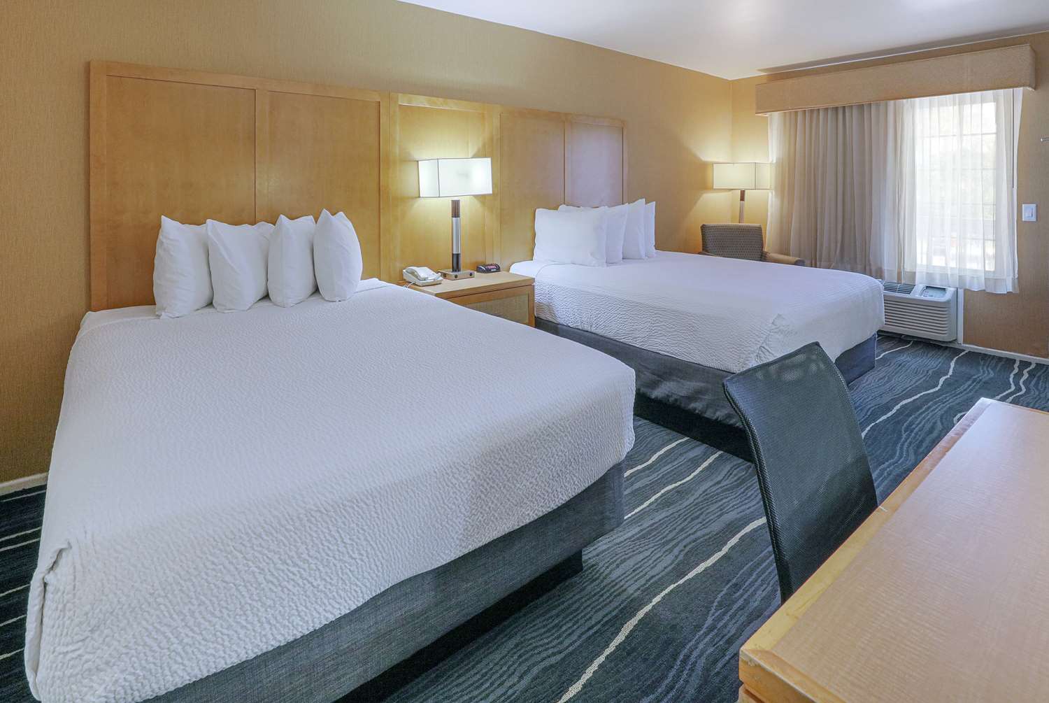 Ramada By Wyndham Costa Mesa/Newport Beach 7/38