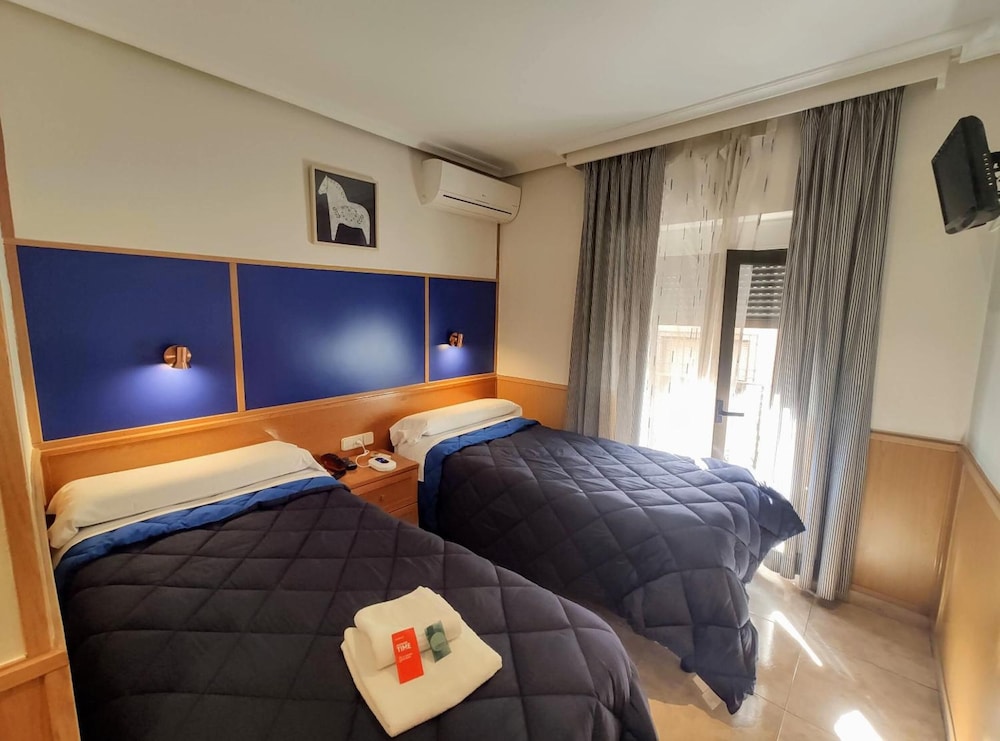 Tripolis Toledo Hostal 5/44
