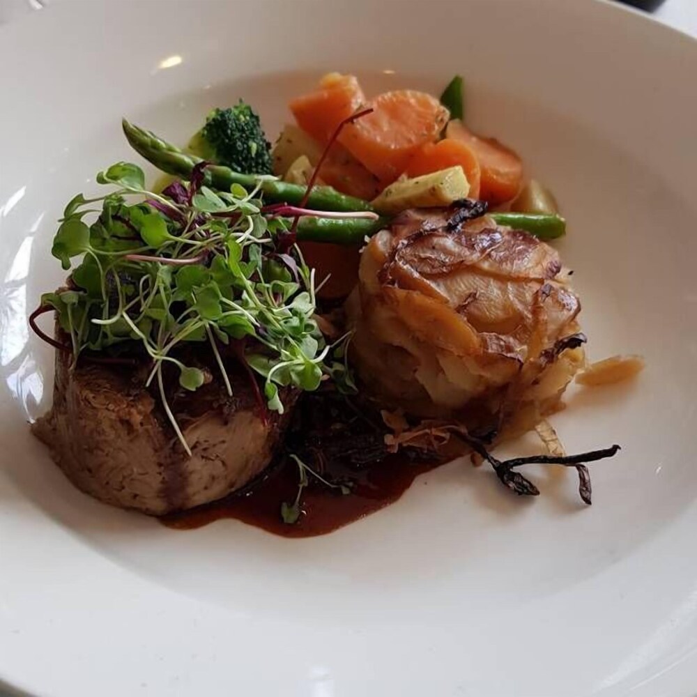 Dunkerley's Restaurant and Hotel 12/32