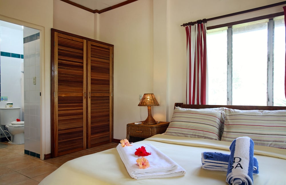 El Galleon Beach Resort Asia Divers 52/68