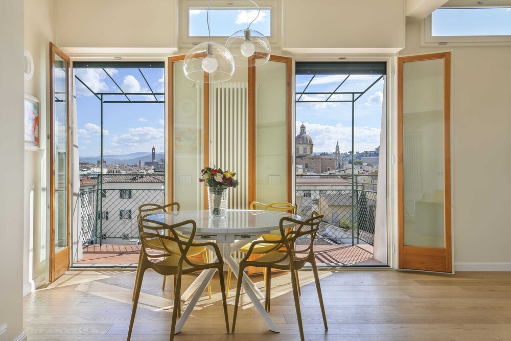 Penthouse With big Terrace in Oltrarno-hosted by Sweetstay 18/25