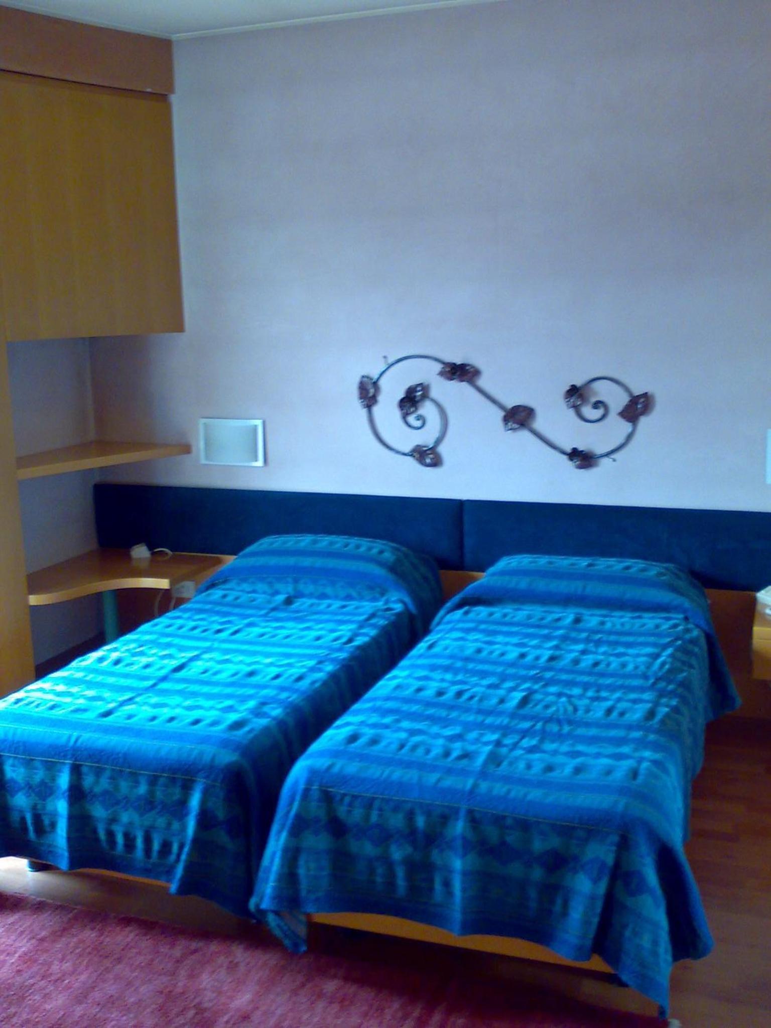 Room, Triple