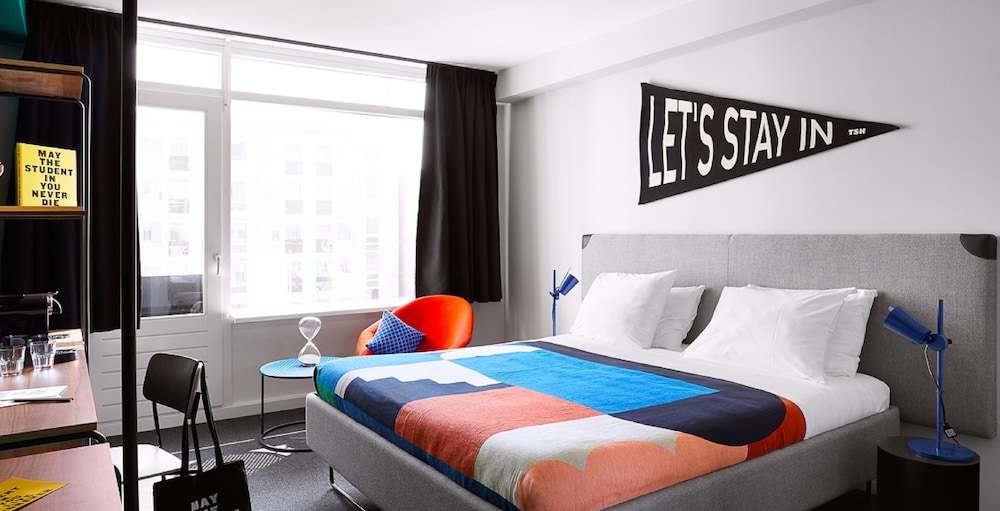DELUXE, DOUBLE BED