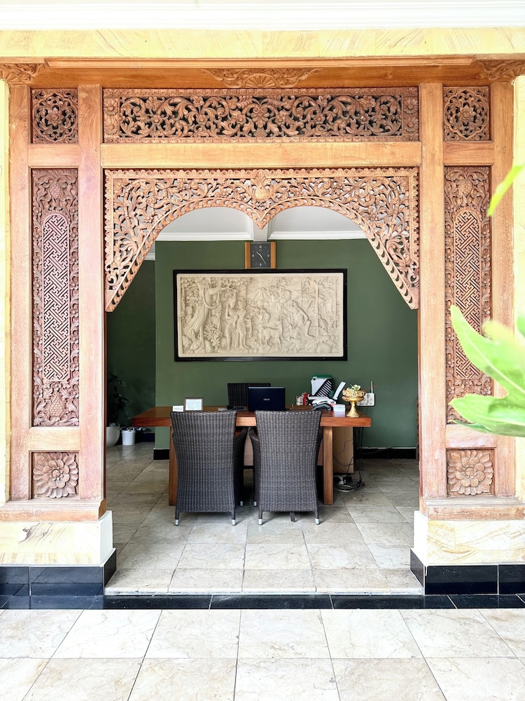 Radha Bali Hotel 11/70