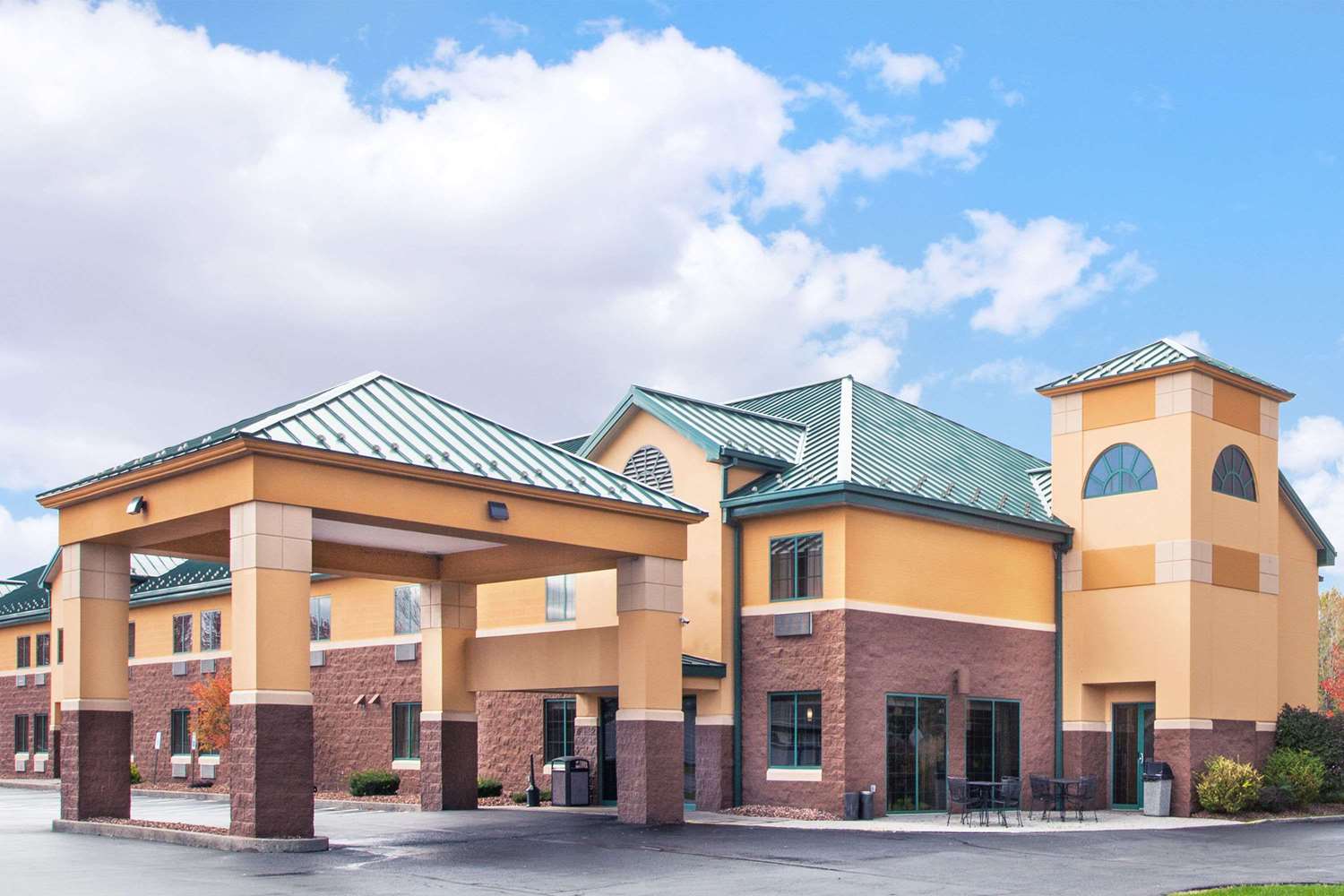 Quality Inn Brewerton - Syracuse Oneida Lake Area 2/20
