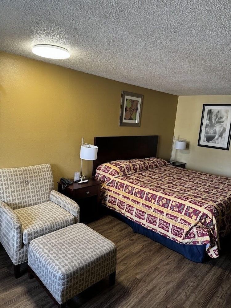 Somatel Goodlettsville Hotel 7/23