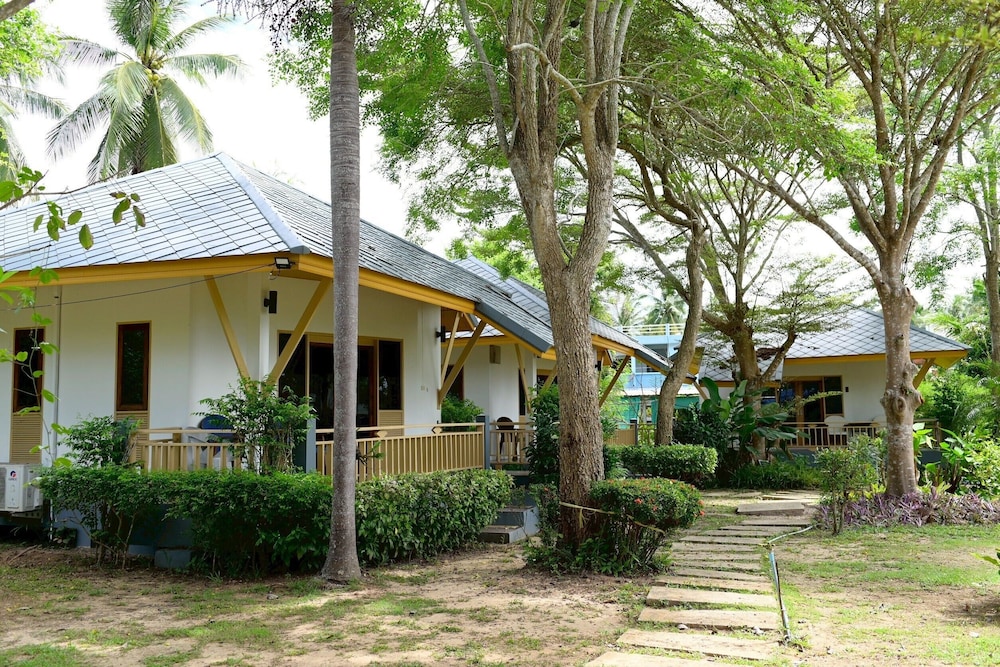 Saphli Villa Beach Resort 6/77