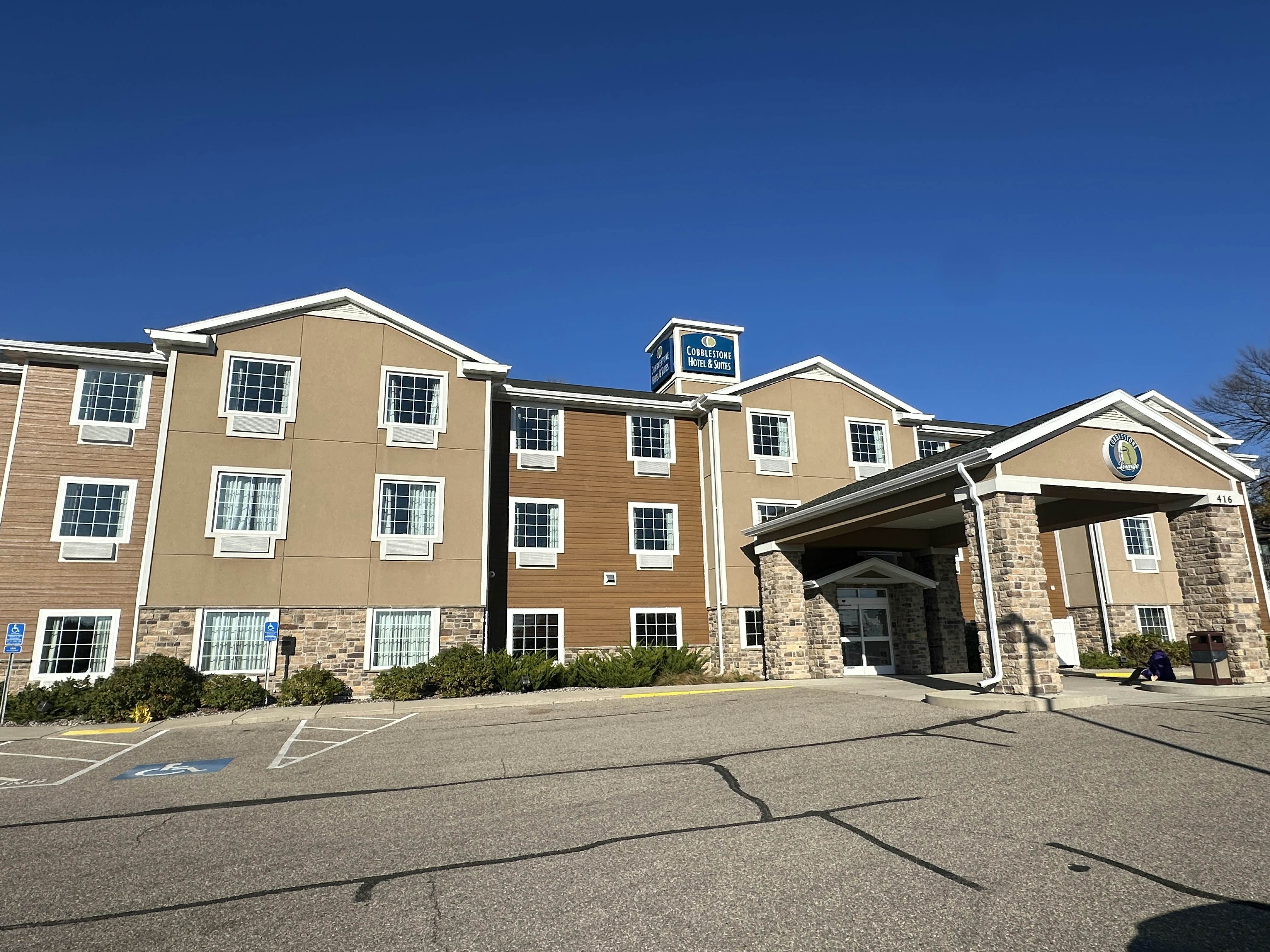 Cobblestone Hotel & Suites - Hutchinson 24/25